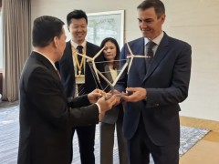西班牙首相桑切斯在京會見明陽集團創始人、董事長張傳衛